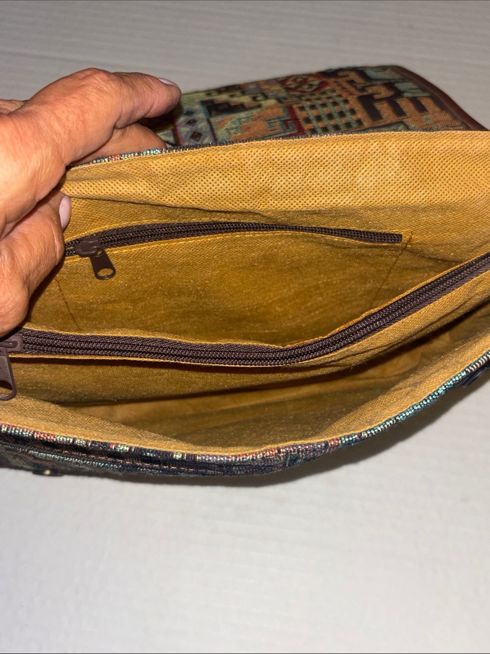 VINTAGE SOUTHWESTERN TAPESTRY CARPET BAG BURGUNDY LEATHER TRIM GEOMETRIC DESIGN - Picture 9 of 14